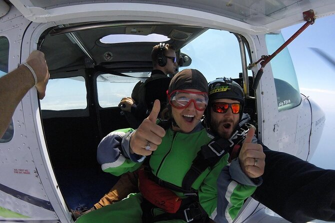 15,000ft Tandem Skydive in Bay of Plenty - The canopy ride from 5,000 feet
