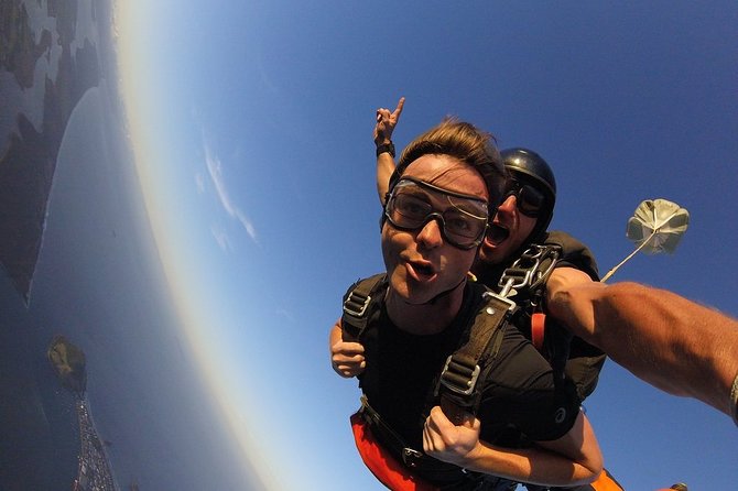 15,000ft Tandem Skydive in Bay of Plenty - How the small group size affects the experience