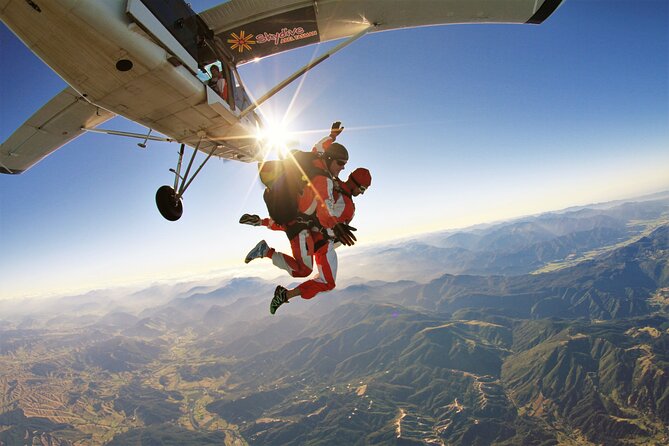 18,000ft Tandem Skydive over Abel Tasman - The 80-second freefall