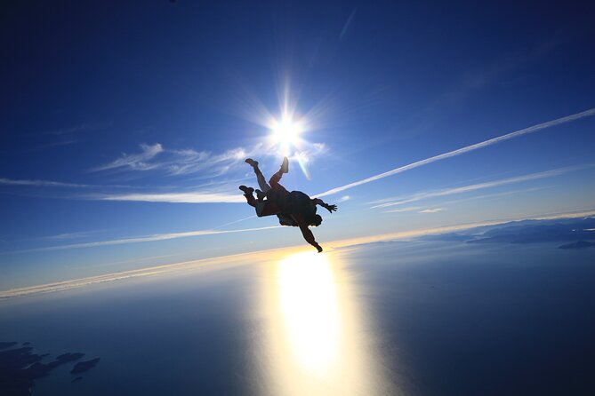 18,000ft Tandem Skydive over Abel Tasman - The parachute descent and return
