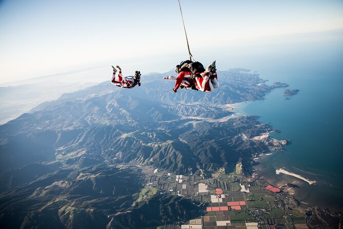18,000ft Tandem Skydive over Abel Tasman - Staff, safety, and the small-group setup