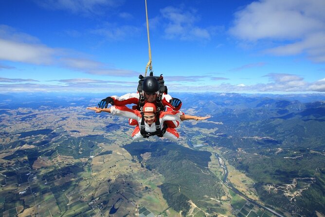 18,000ft Tandem Skydive over Abel Tasman - Photos, memories, and the extra cost