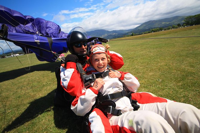 18,000ft Tandem Skydive over Abel Tasman - From the Nelson meeting point to the aircraft