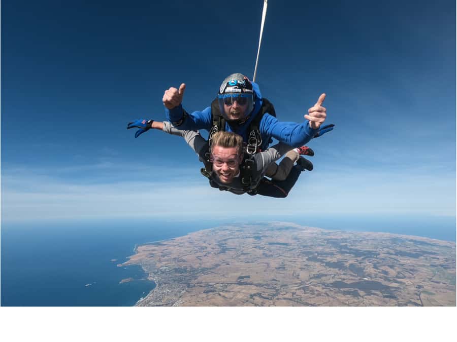 Adelaide: Tandem Skydiving over Lake Alexandrina - Key points before you book