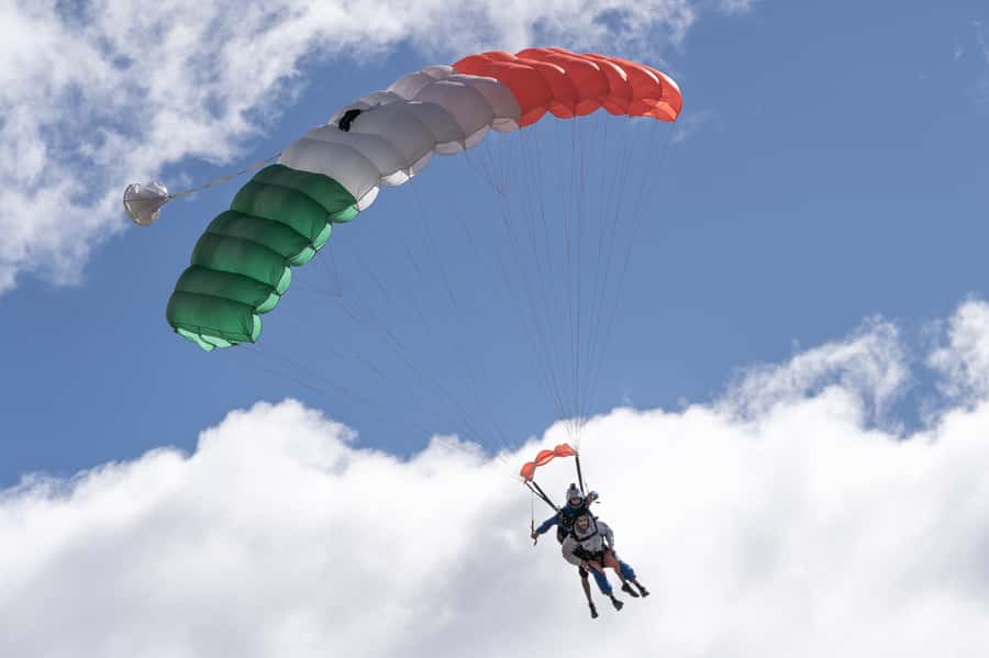 Adelaide: Tandem Skydiving over Lake Alexandrina - What non-jumpers can do while they wait