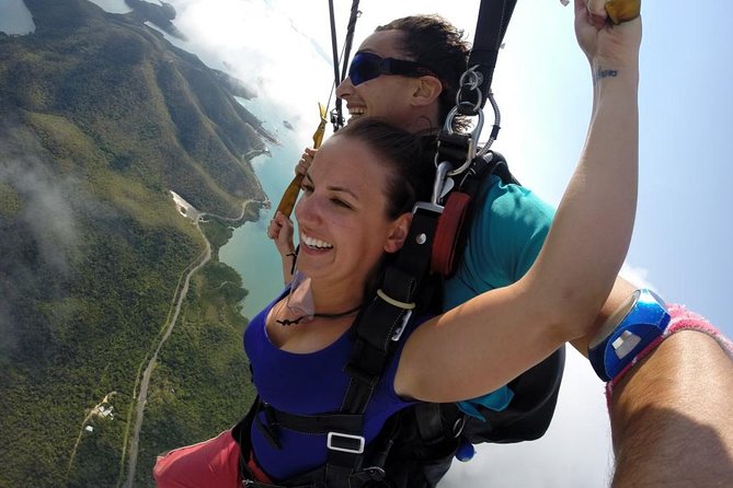 Airlie Beach Tandem Skydive Over the Whitsunday Islands - The scenic flight before freefall