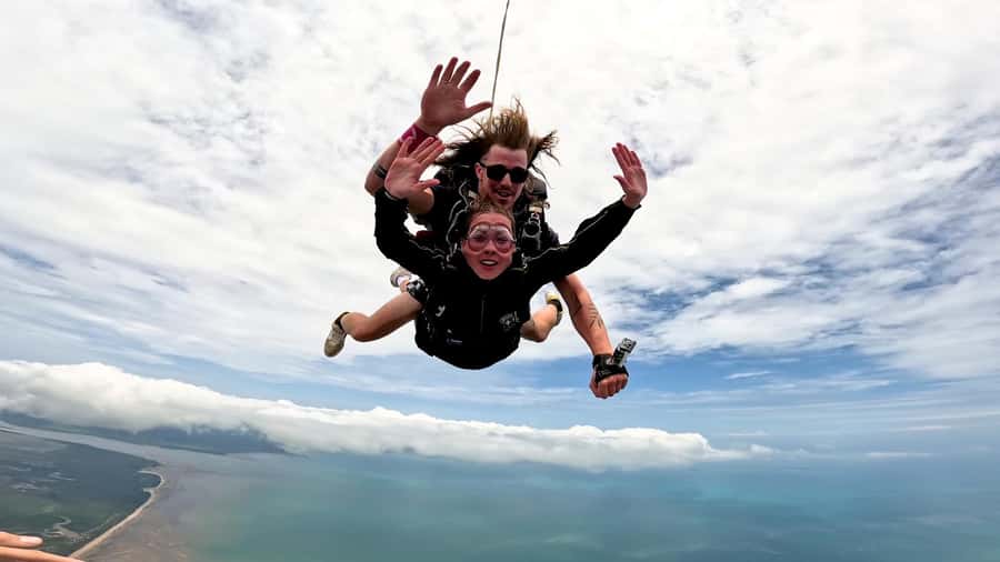 Airlie Beach: Tandem Skydiving Experience with Beach Landing - Key points before you book