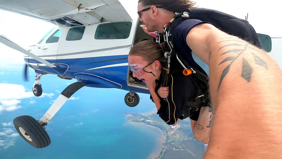 Airlie Beach: Tandem Skydiving Experience with Beach Landing - The 45 minute ride from Airlie Beach