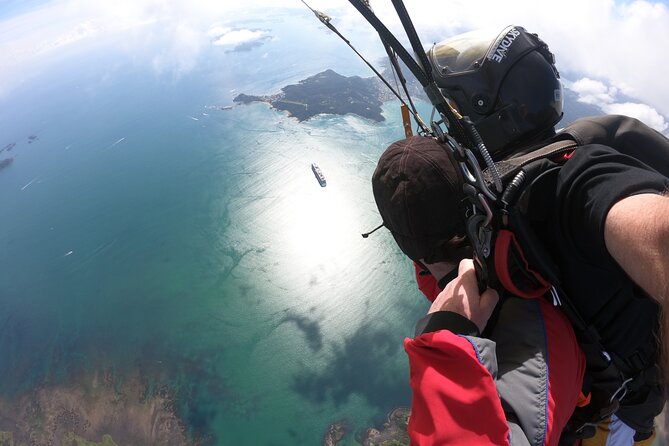 Bay of Islands: 18,000ft Skydive - Clothing, health, and booking rules