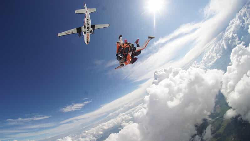 Best skydiving close to Brno and Olomouc - Arriving, gearing up, and learning the basics