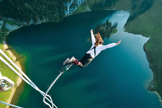 Bungy Jump Stockhorn with OUTDOOR - Getting ready above the mountain lake
