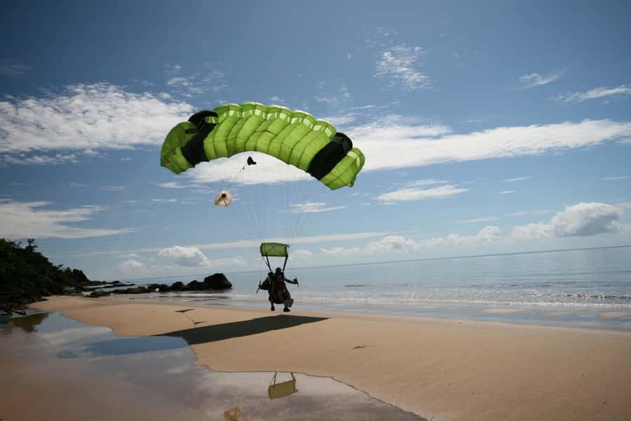 Cairns: Tandem Skydive - Key points before you book