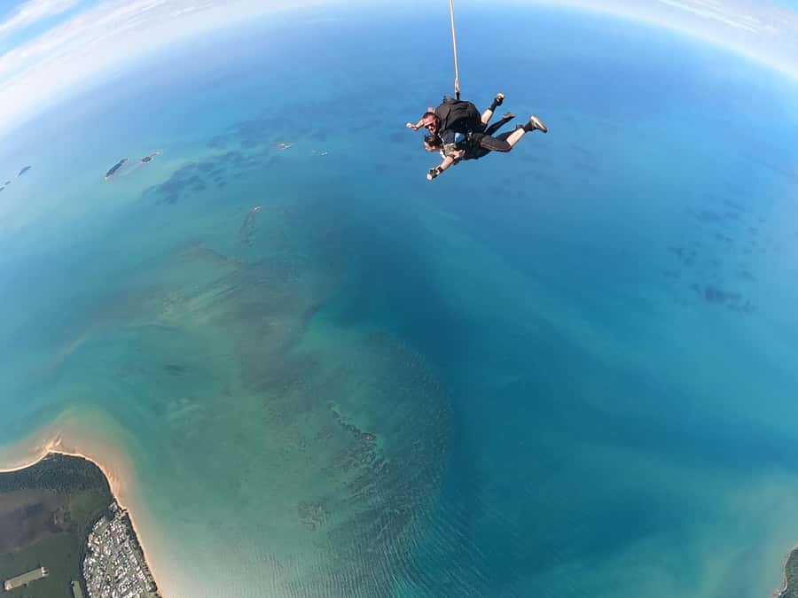 Cairns: Tandem Skydive - The scenic flight to 14,000 feet