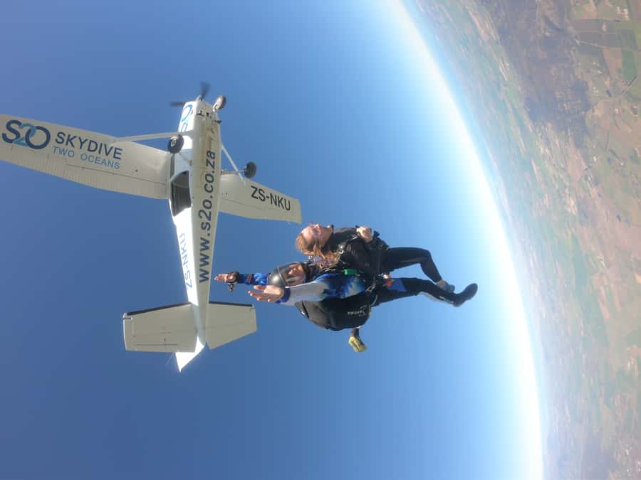 Cape Town: Tandem Skydiving - At the airfield, expect a practical start