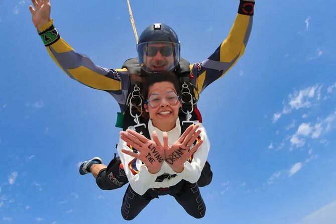 Dubai Skydive Tandem Over The Palm including Transfers - The 13,000-foot flight and freefall