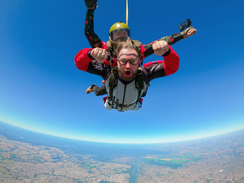 Foz do Iguacu: Skydiving Experience with Photos and Videos - Timing, operating days, and the three-hour schedule