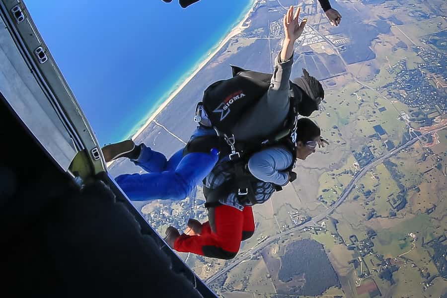 From Brisbane: Tandem Skydive Experience over Byron Bay - The 20-minute scenic flight