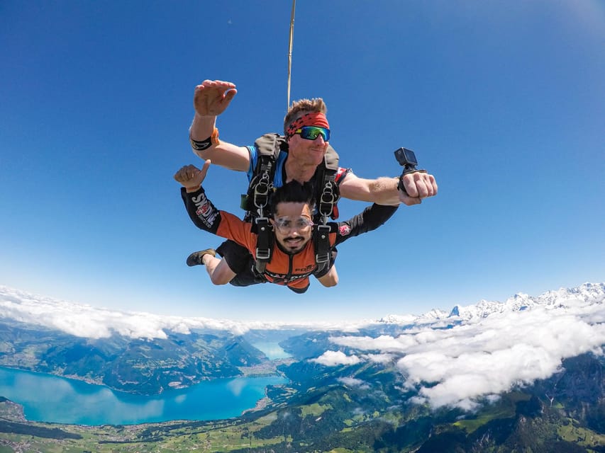 From Zurich: Interlaken Skydiving & Scenic Flight Adventure - The 4,000-meter tandem jump
