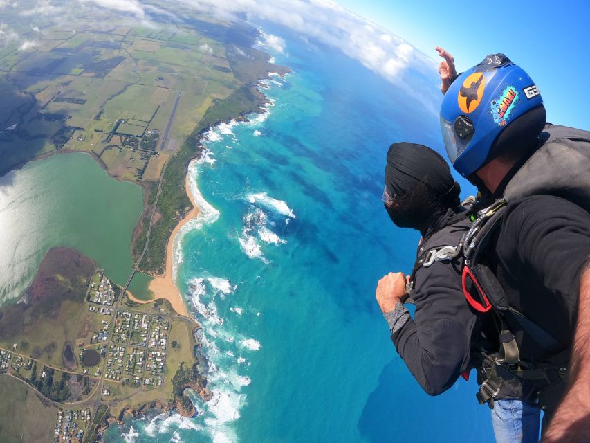 Great Ocean Road: Skydive over the Twelve Apostles - Sixty seconds of free fall, then five minutes under canopy