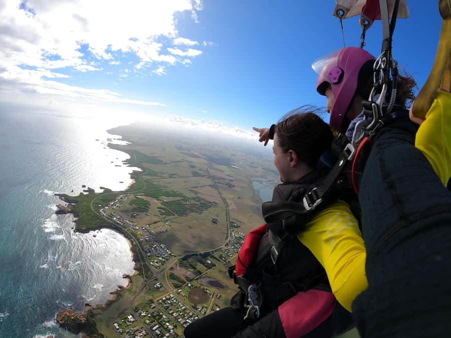 Great Ocean Road: Skydive over the Twelve Apostles - Meeting the team at Great Ocean Road Airport