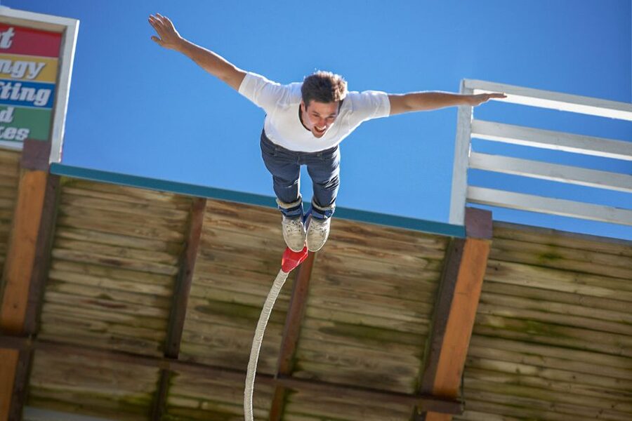 Hanmer Springs: 35-Meter Bungy Jump off Waiau Bridge - Arriving at the bungy base and meeting your instructor