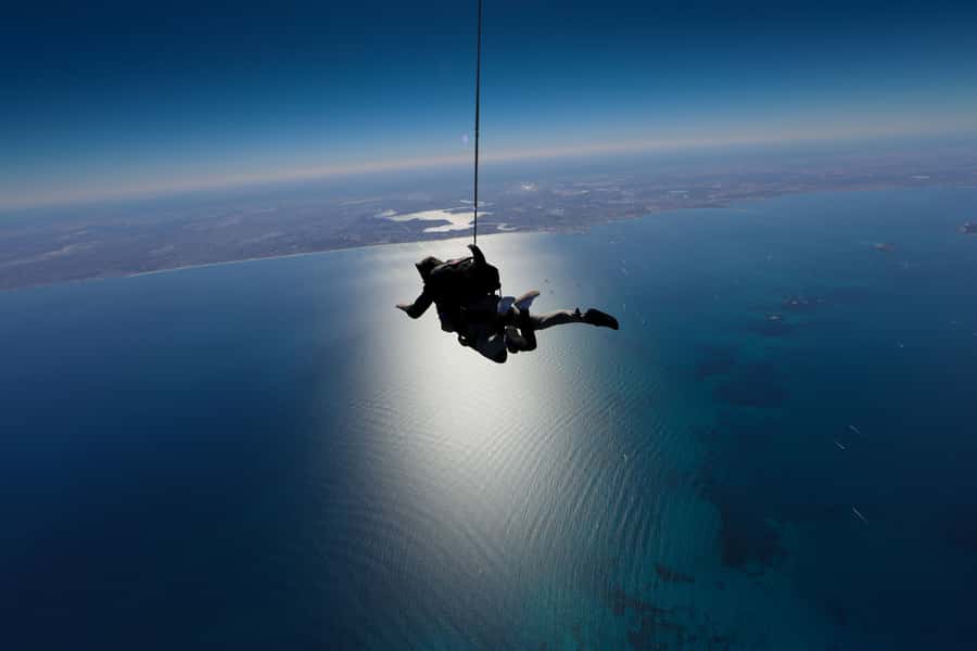 Hillary's Harbour: Rottnest Island Skydive and Ferry Package - Finding the airfield after arrival