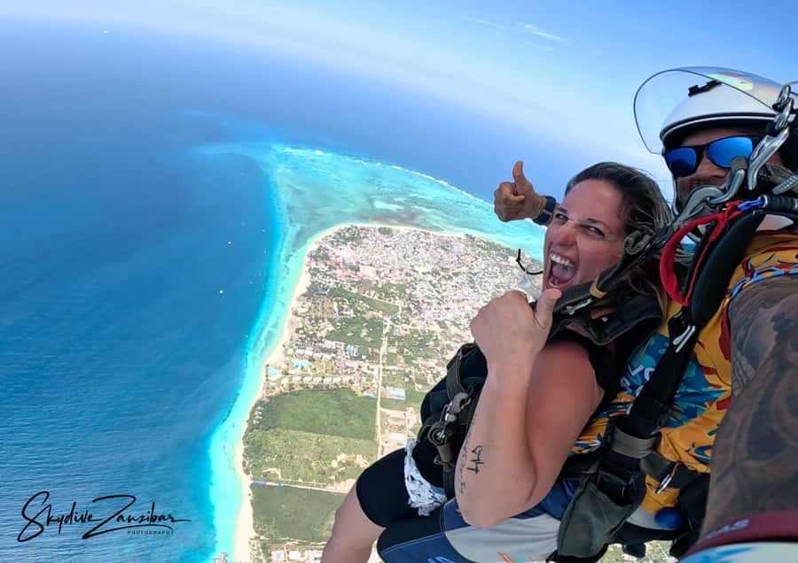 Kendwa: Tandem Skydive in Zanzibar - The 10,000-foot aircraft ascent