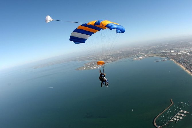 Melbourne: Tandem Skydive Experience over St. Kilda Beach - Five to seven minutes under the parachute