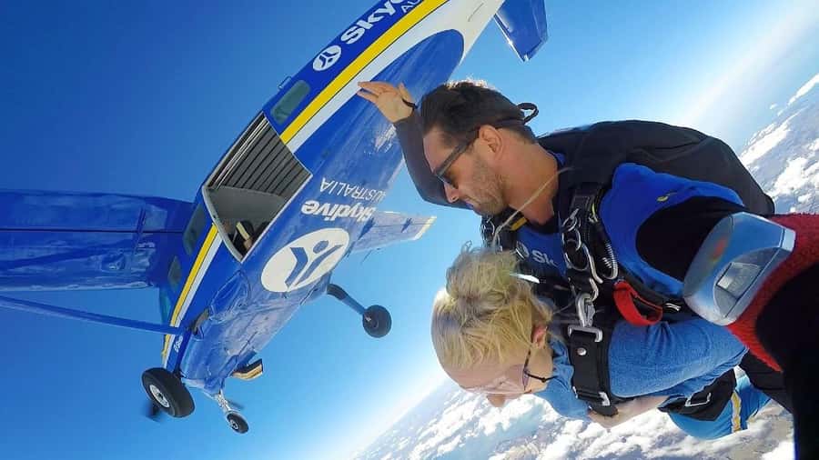 Melbourne: Tandem Skydive over Great Ocean Road + Transfer - Photos and video: worth the extra money?