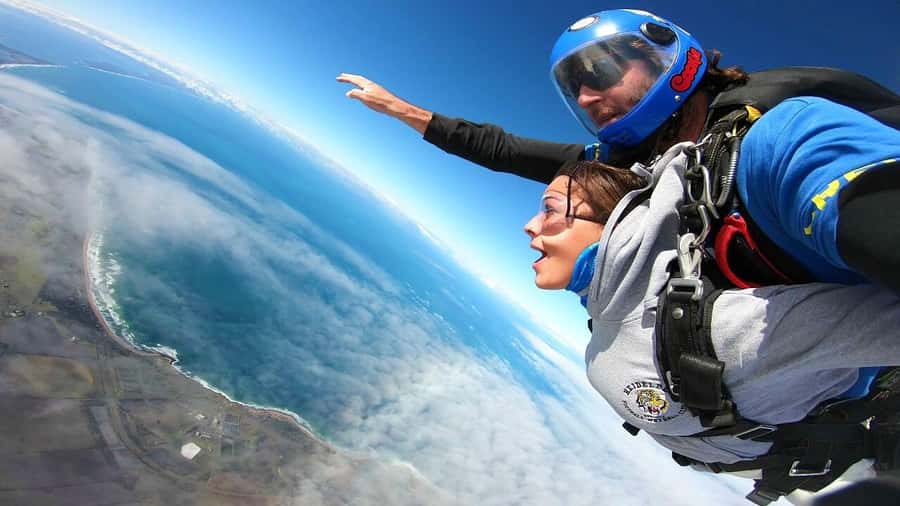 Melbourne: Tandem Skydive over Great Ocean Road + Transfer - Who should book this Great Ocean Road skydive?
