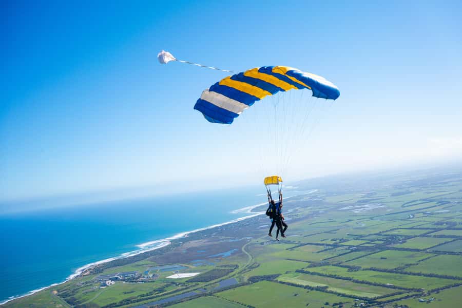 Melbourne: Tandem Skydive over Great Ocean Road + Transfer - Training first, then the aircraft