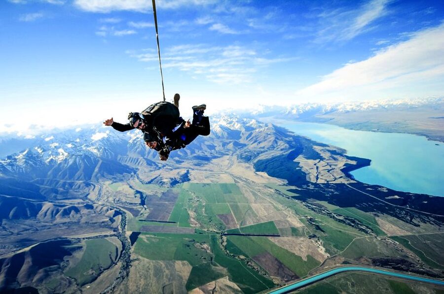 Mount Cook: Tandem Skydive Experience - Five minutes under the parachute
