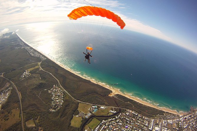 Noosa: Tandem Skydive Experience - From Sunshine Coast Airport to the open sky