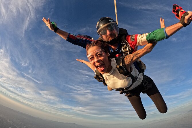 Private Tandem Skydiving adventure - From Peninsula Plaza to the runway