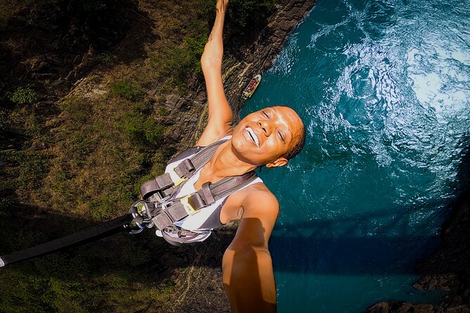 Shearwater Bungee Jump Victoria Falls Bridge - The moment at the edge and the four-second fall