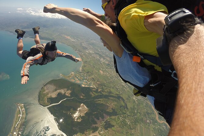 Skydive Fiji Legend 13000ft Tandem Jump (60 seconds free fall) - The tandem jump and 60 seconds of freefall