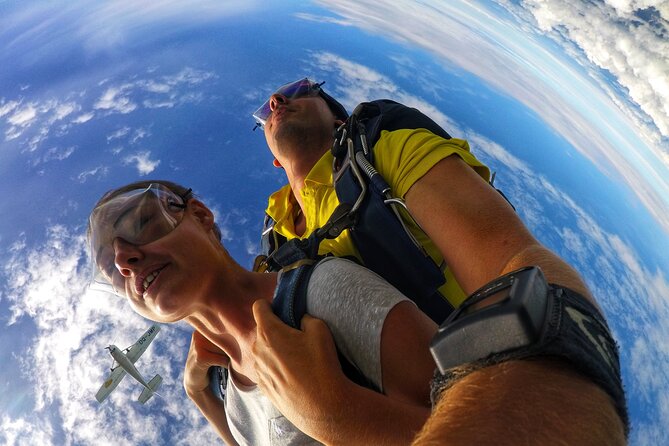 Skydive Fiji Legend 13000ft Tandem Jump (60 seconds free fall) - The quiet parachute ride over Fiji