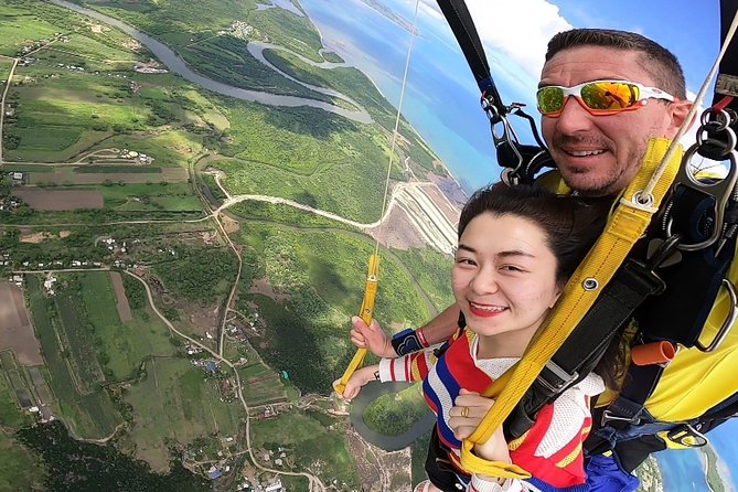 Skydive Fiji Radical 10000ft Tandem Jump (30 seconds free fall) - What the Price Includes, and What It Does Not