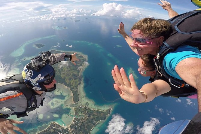 Skydive Fiji Radical 10000ft Tandem Jump (30 seconds free fall) - Who Will Get the Most From This Jump