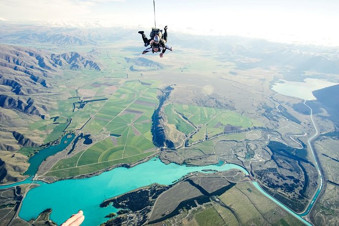 Skydive Mt. Cook - 20+ Seconds of Freefall from 10,000ft - Why Pukaki is such a striking place to jump