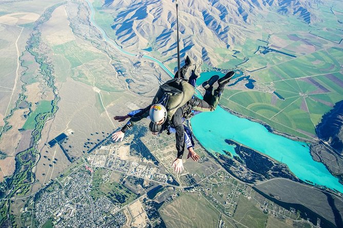 Skydive Mt. Cook - 20+ Seconds of Freefall from 10,000ft - The team, nerves, and first-time jumpers