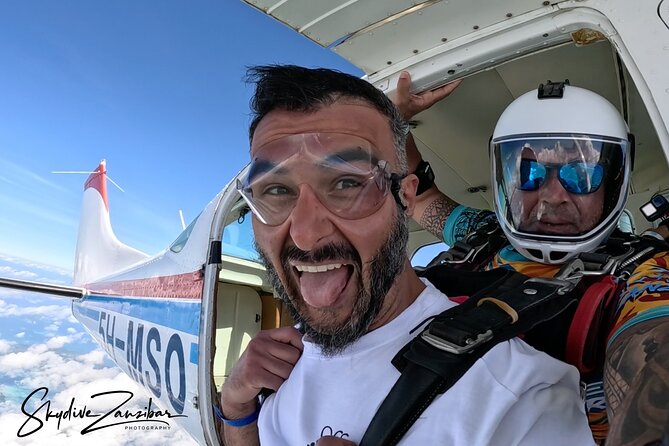 Skydive Zanzibar | Tandem Skydive - The jump from 10,000 feet