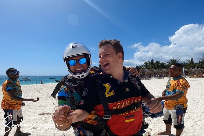 Skydive Zanzibar | Tandem Skydive - The aircraft ride and free fall