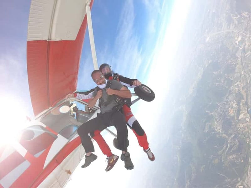 Skydiving in Gap-Tallard - The van ride and 15-minute flight to 4,000 meters