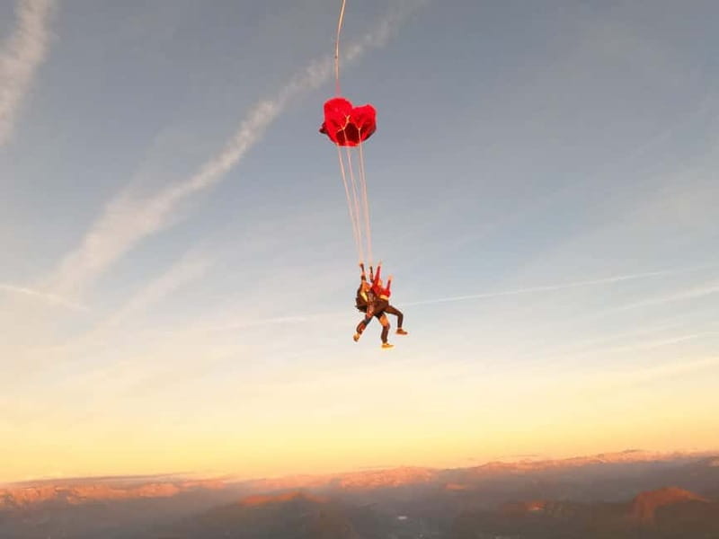 Skydiving in Gap-Tallard - Photos and video: worth the extra cost?