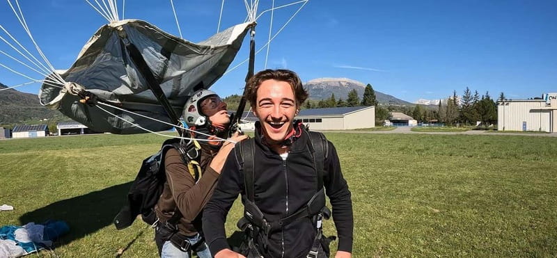 Skydiving in Gap-Tallard - Antony, Kelly, and the human side of the jump