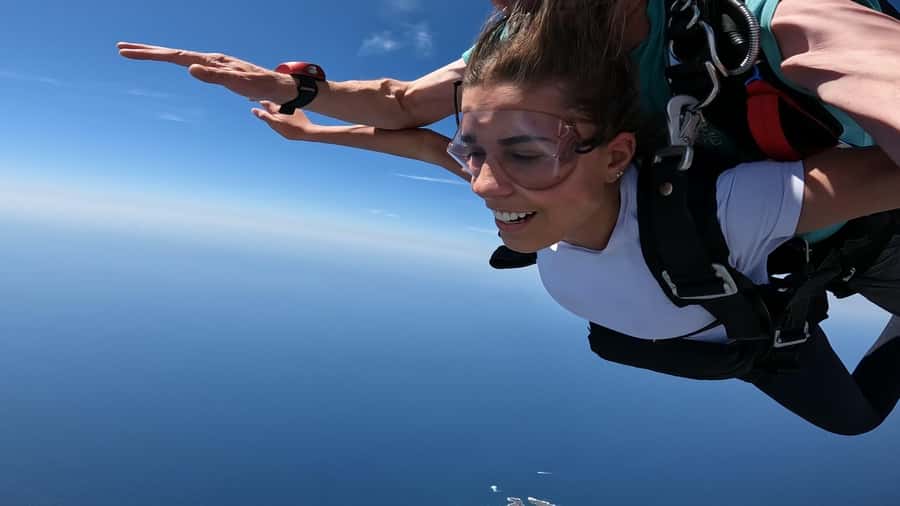 Sydney, Shellharbour: 15,000ft Tandem Beach Skydive - A 15,000ft jump with a beach at the bottom