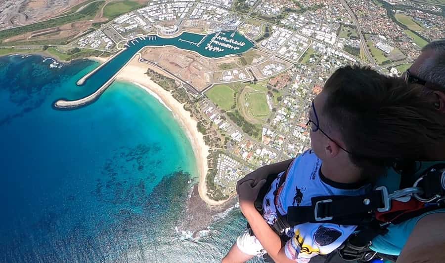 Sydney, Shellharbour: 15,000ft Tandem Beach Skydive - Safety and the small-operator feel