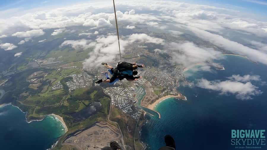 Sydney, Shellharbour: 15,000ft Tandem Beach Skydive - Shellharbour works well as more than a jump site