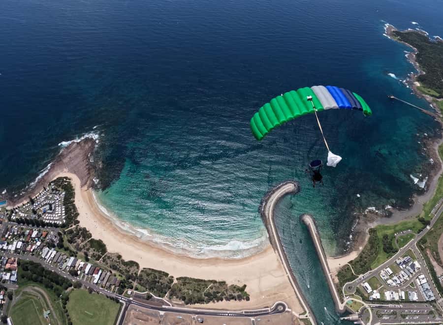 Sydney, Shellharbour: 15,000ft Tandem Beach Skydive - The views are the real setting, not background decoration